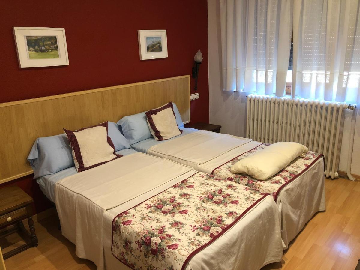 Hostal Escartin Sabiñánigo Dış mekan fotoğraf