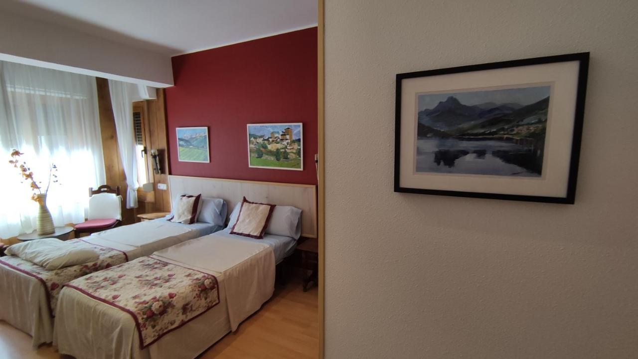Hostal Escartin Sabiñánigo Dış mekan fotoğraf