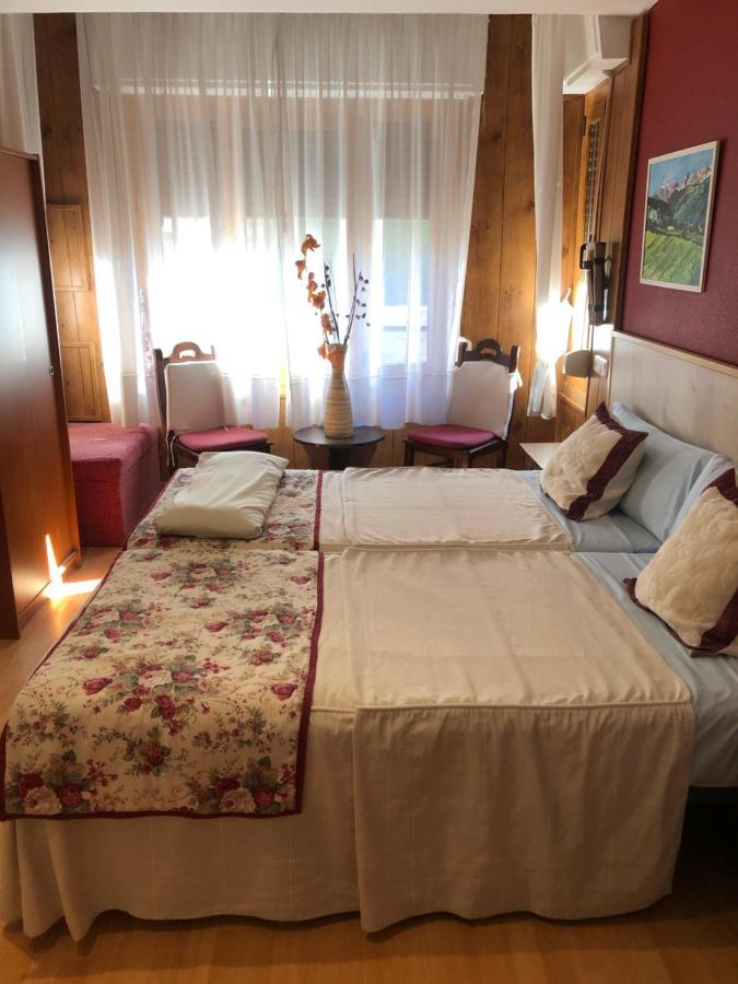 Hostal Escartin Sabiñánigo Dış mekan fotoğraf