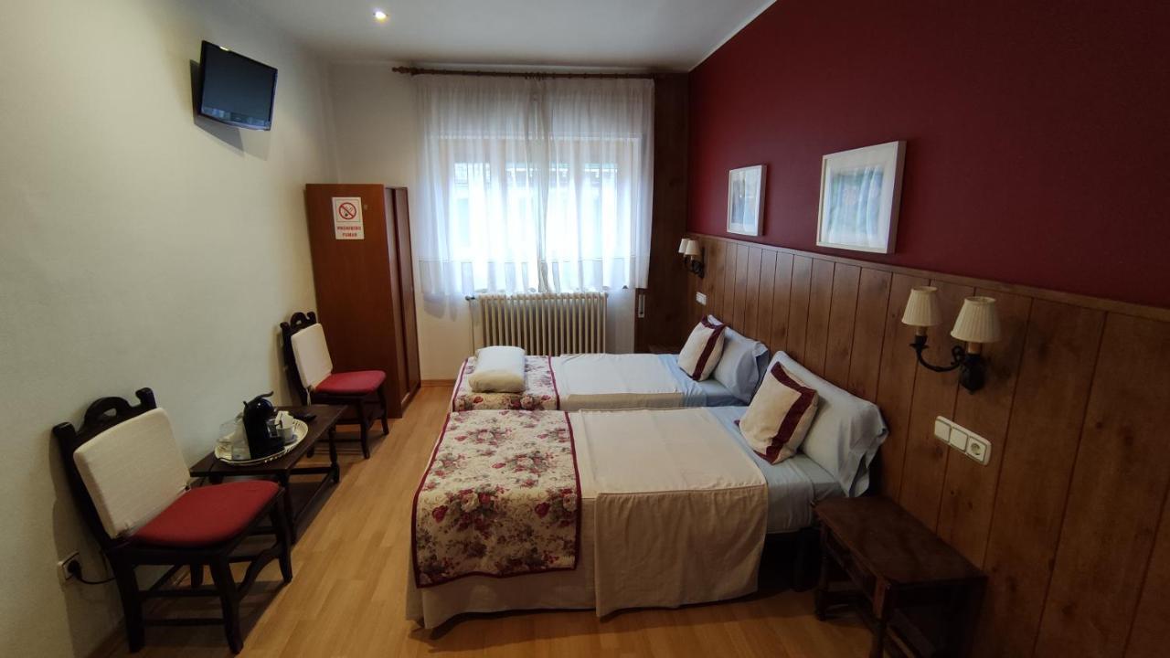 Hostal Escartin Sabiñánigo Dış mekan fotoğraf