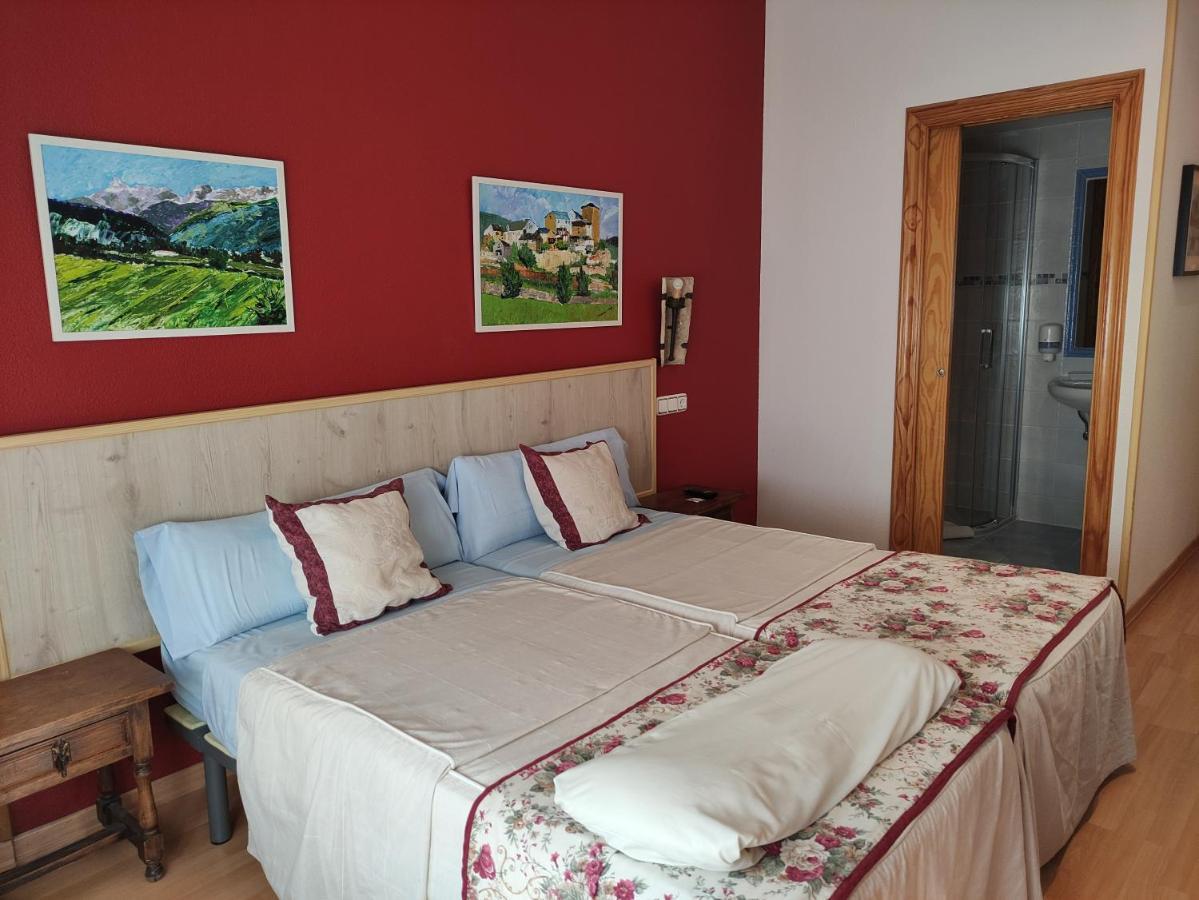 Hostal Escartin Sabiñánigo Dış mekan fotoğraf