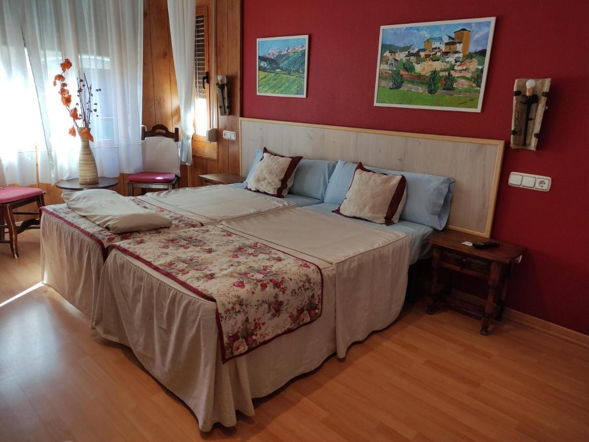 Hostal Escartin Sabiñánigo Dış mekan fotoğraf